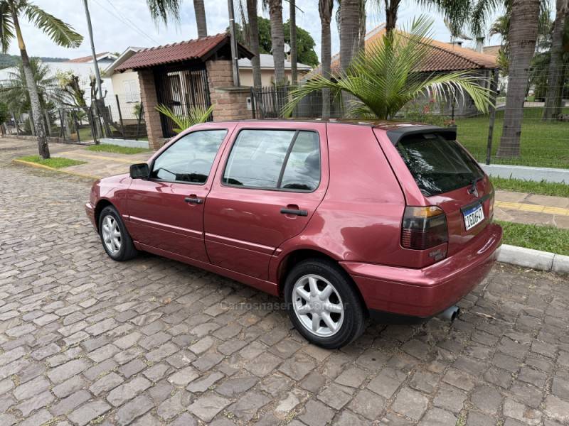 VOLKSWAGEN - GOLF - 1997/1997 - Vermelha - R$ 28.900,00